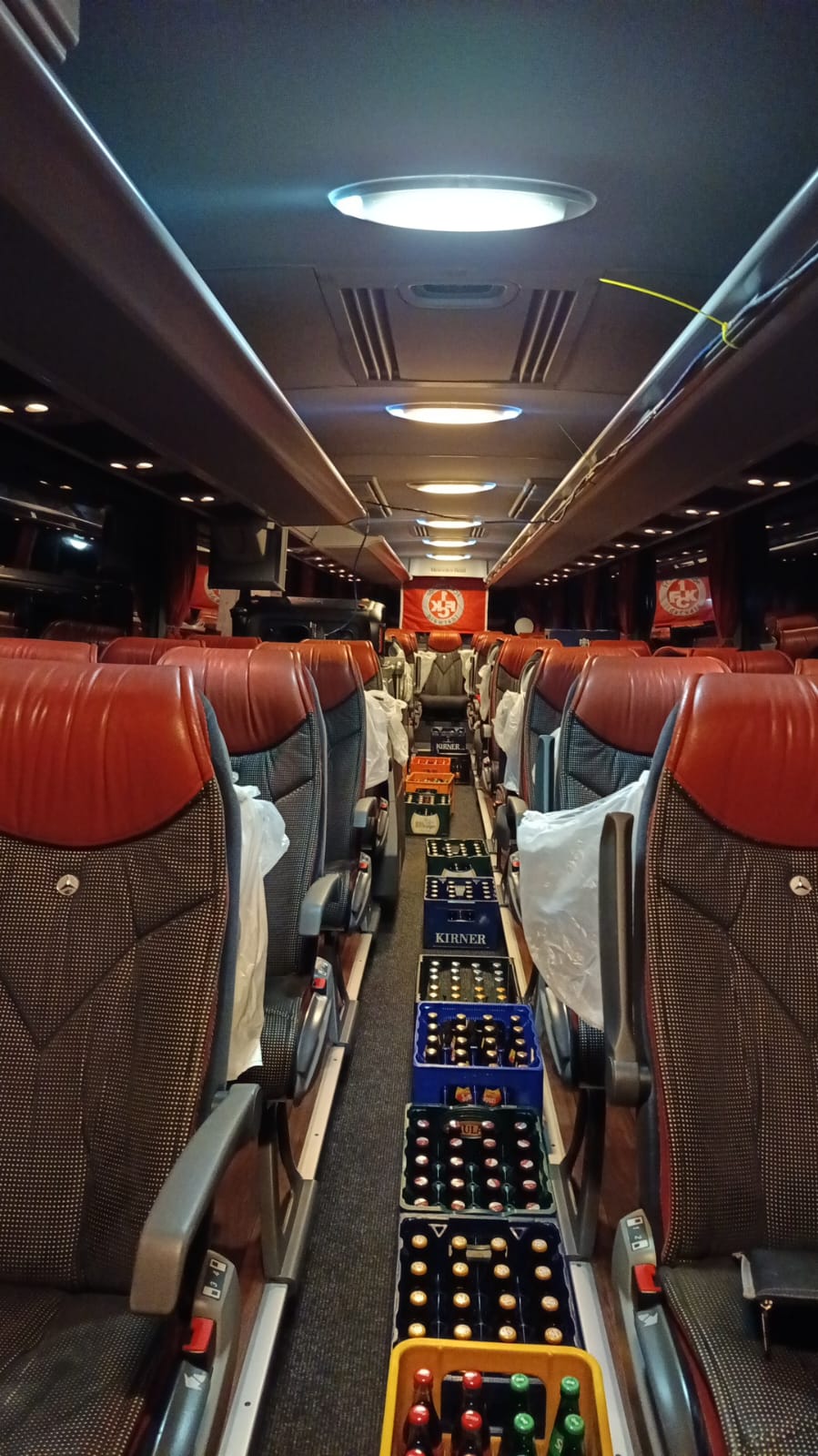 Vorbereiteter Reisebus für eine gemeinsame Fanclubfahrt