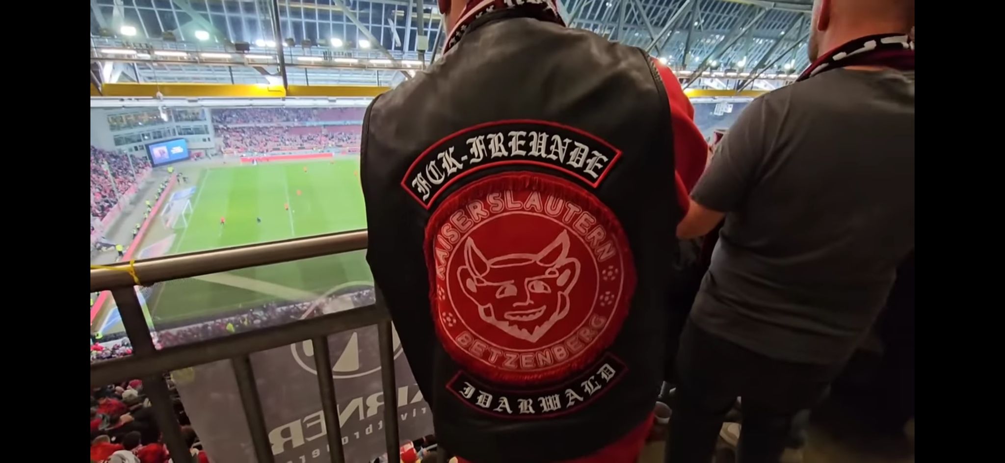 Mitglieder der FCK-Freunde im Stadion